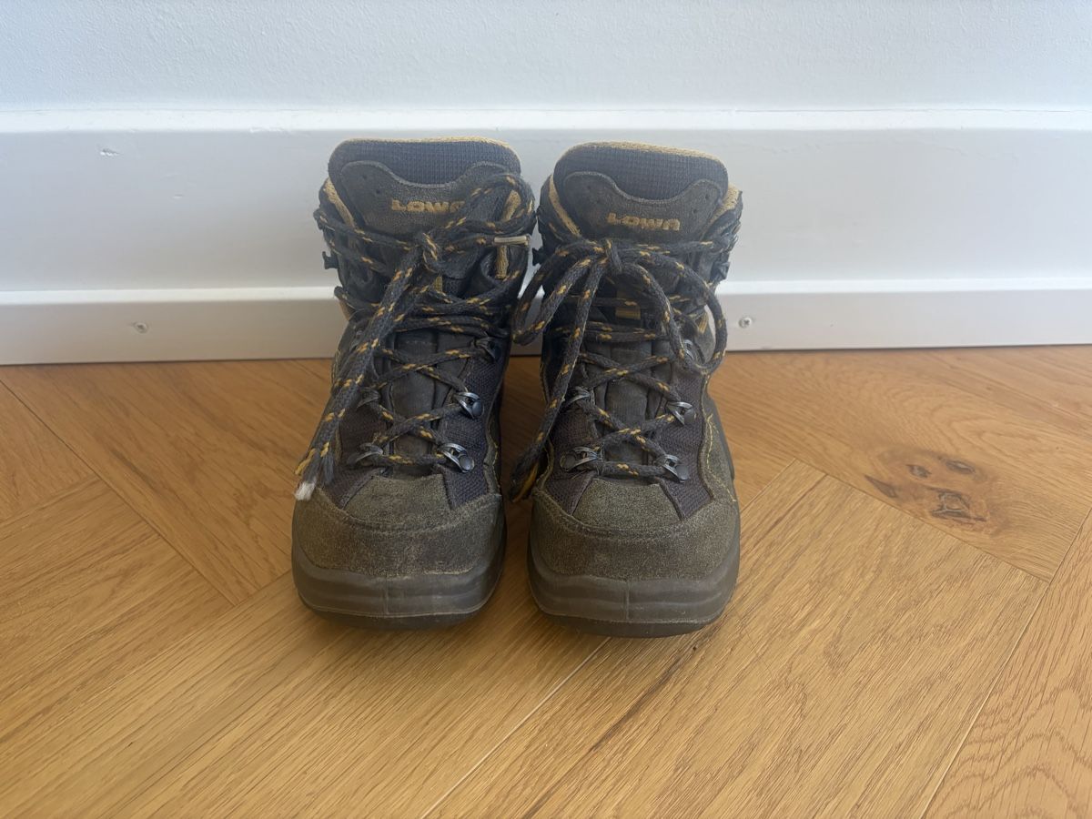 Lowa Scarpe da uomo: Lowa Wanderschuhe Grösse 31 – Usato da Basel venduto da Bale2014 1