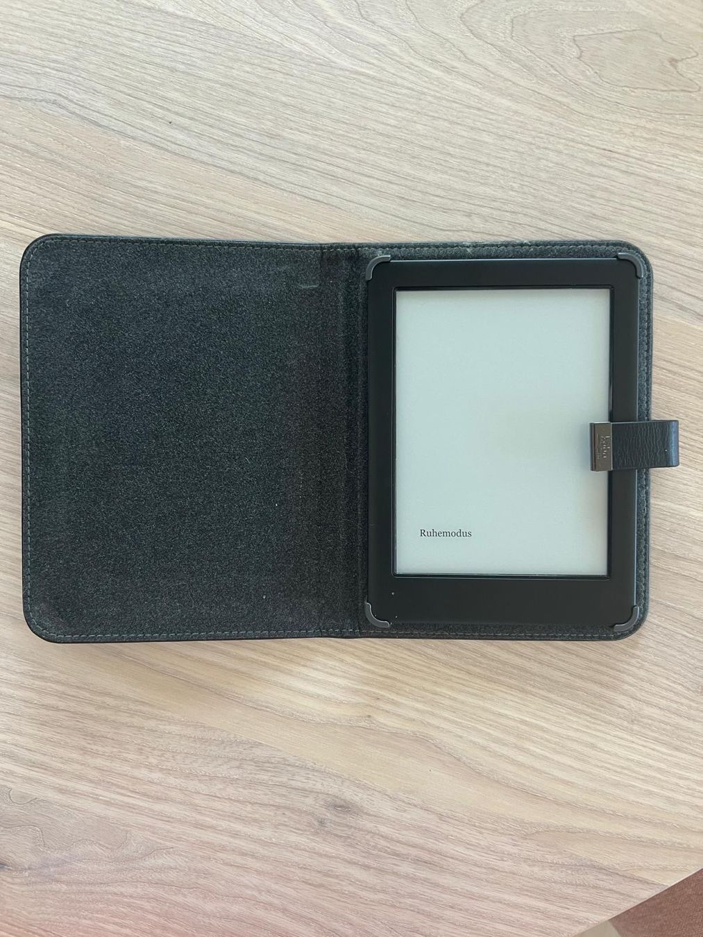 Kobo Tablet PC: eReader Kobo Glo HD mit Hülle – Usato da Bonaduz venduto da Luckymoss 1