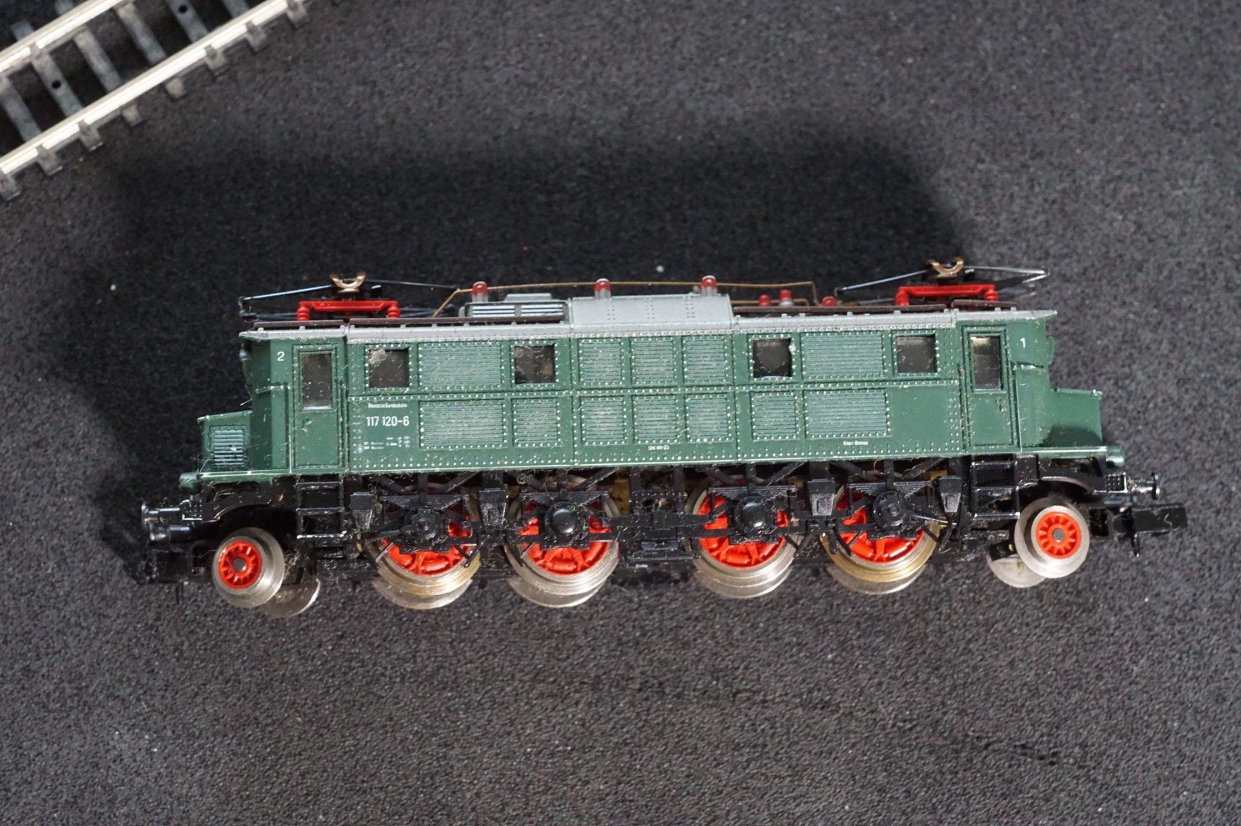 Modellini di ferrovie: DB BR 117 120-6 grün Spur N – Usato da Gränichen venduto da iknow 1