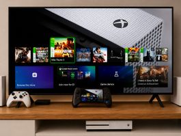 Microsoft Xbox One S 1TB + GameSir G8 Plus + 14 Spiele