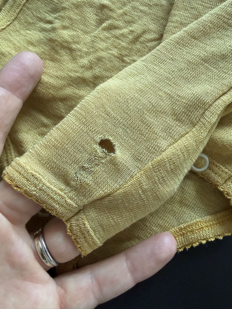 Camicie, Top & T-shirt: gelbes Merinowolle Body – Usato da Zürich venduto da schmickels 4