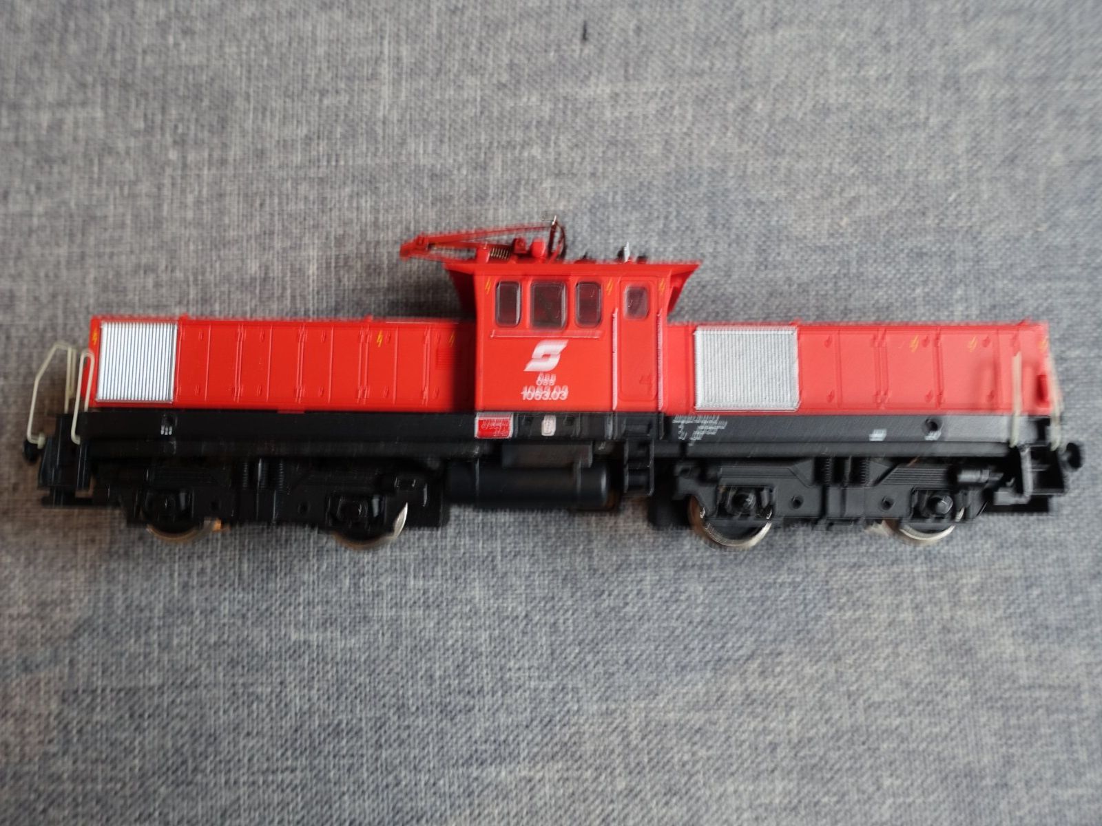Kleinbahn Modellini di ferrovie: KLEINBAHN E-Lok ÖBB 1063, HO - DC – Usato da Wallbach venduto da Sarrows 1
