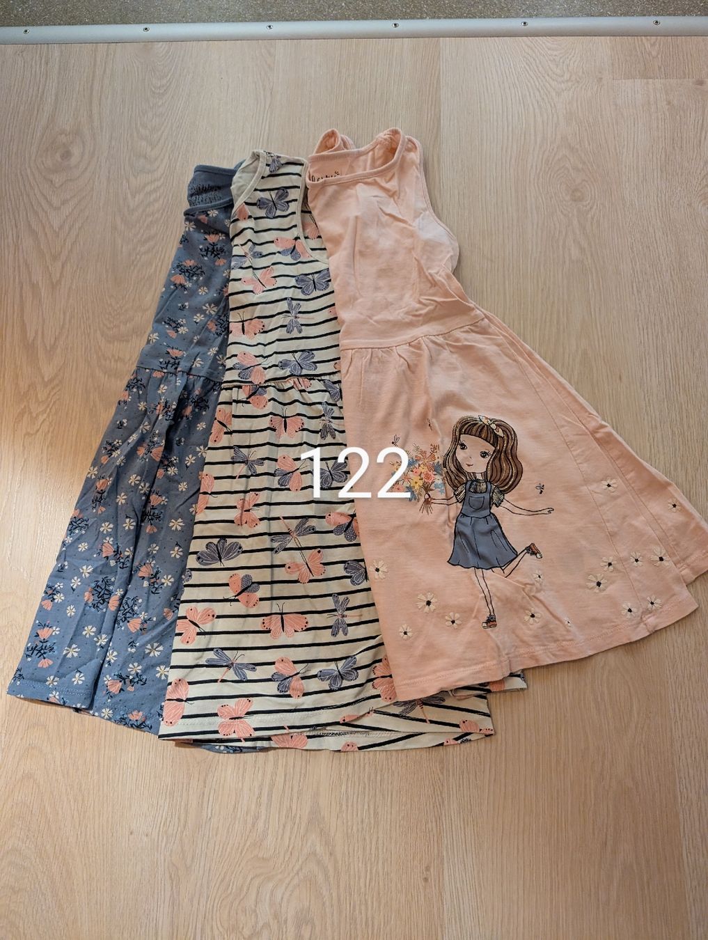 Lotti & Set di vestiti: Kleiderpaket 122/128 – Usato da Nods venduto da BieneS