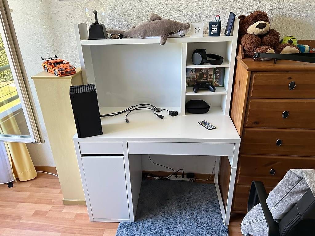 Schreibtische: Bureau Mickey Ikea – Gebraucht aus Bramois von Alderic