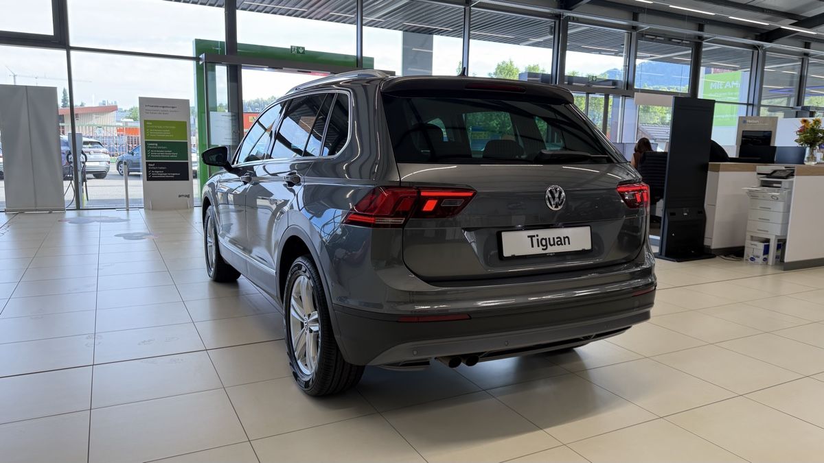 VW Automobili: VW Tiguan Benzin 4x4 – Usato da Näfels venduto da thr_5r5m 1
