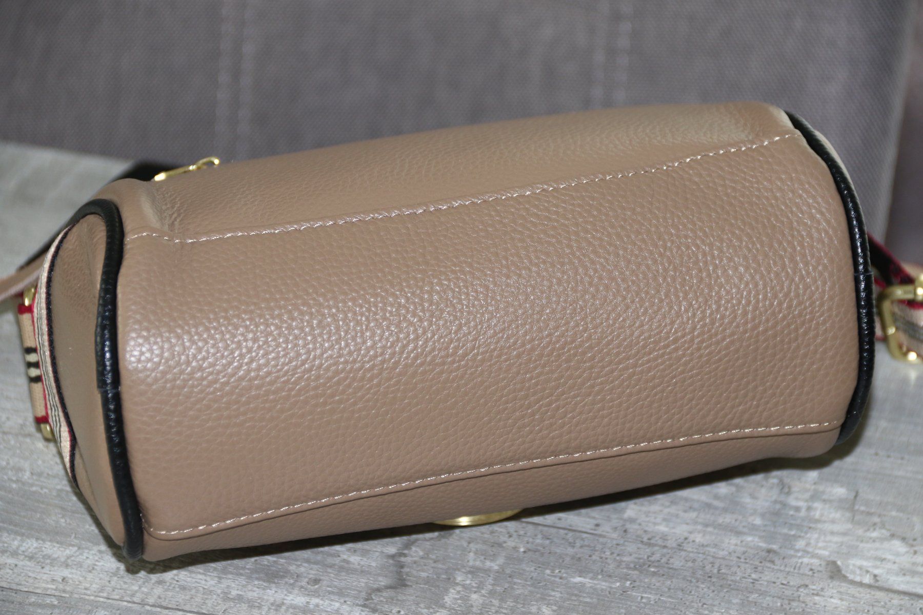 Borse da donna: Neue hübsche echt Ledertasche – Nuovo e nell'imballaggio originale da Oberwil-Lieli venduto da Svetlana28 4