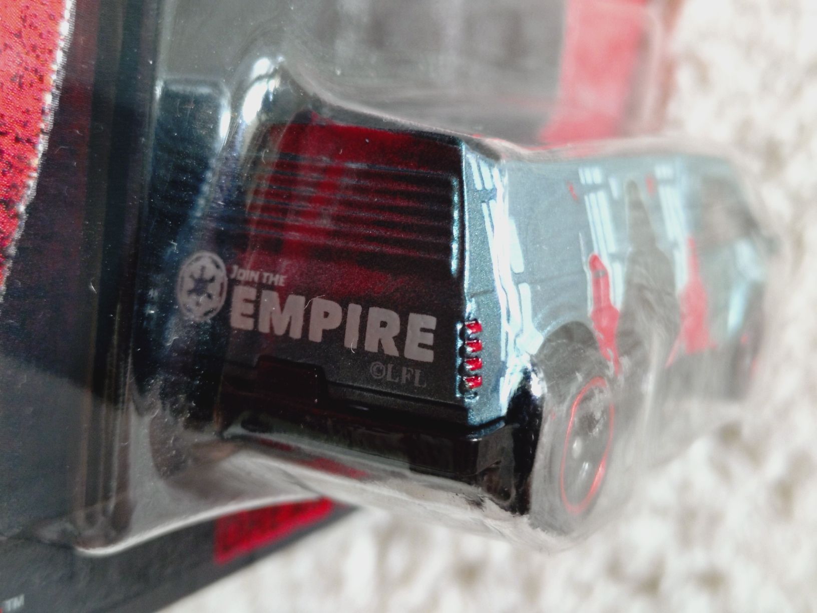 Hot Wheels Modellini d'auto: Hot Wheels Premium Star Wars Darth Vader Dream Van – Nuovo e nell'imballaggio originale da Zürich venduto da DiecastDude 2