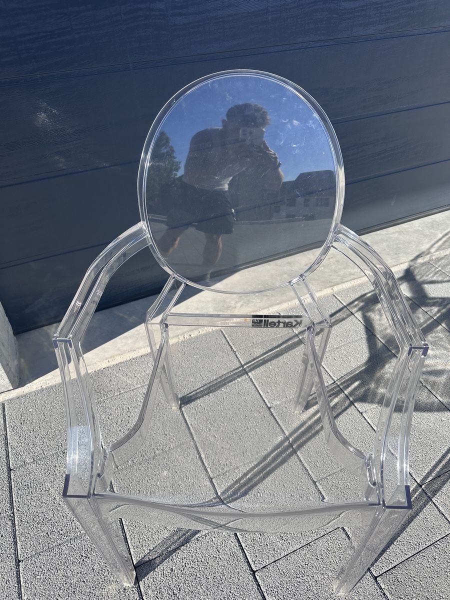 Kartell Stühle: Esstuhl Kartell - Louis Ghost – Gebraucht aus Gampelen von Outbid 2