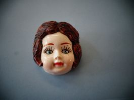 Alter Anstecker Frauenkopf