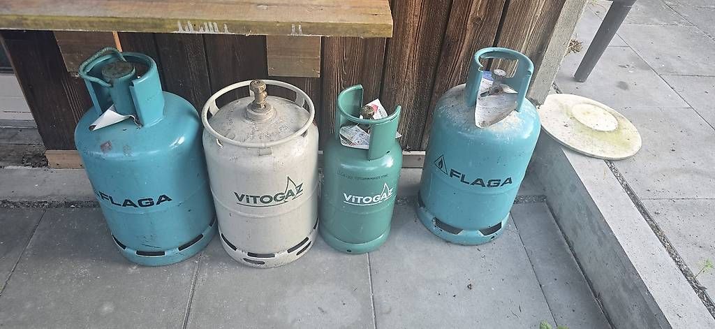 Apparecchiature e tecnologia a gas: Gasflaschen abzugeben  – Usato da Gossau ZH venduto da ang_q8bj
