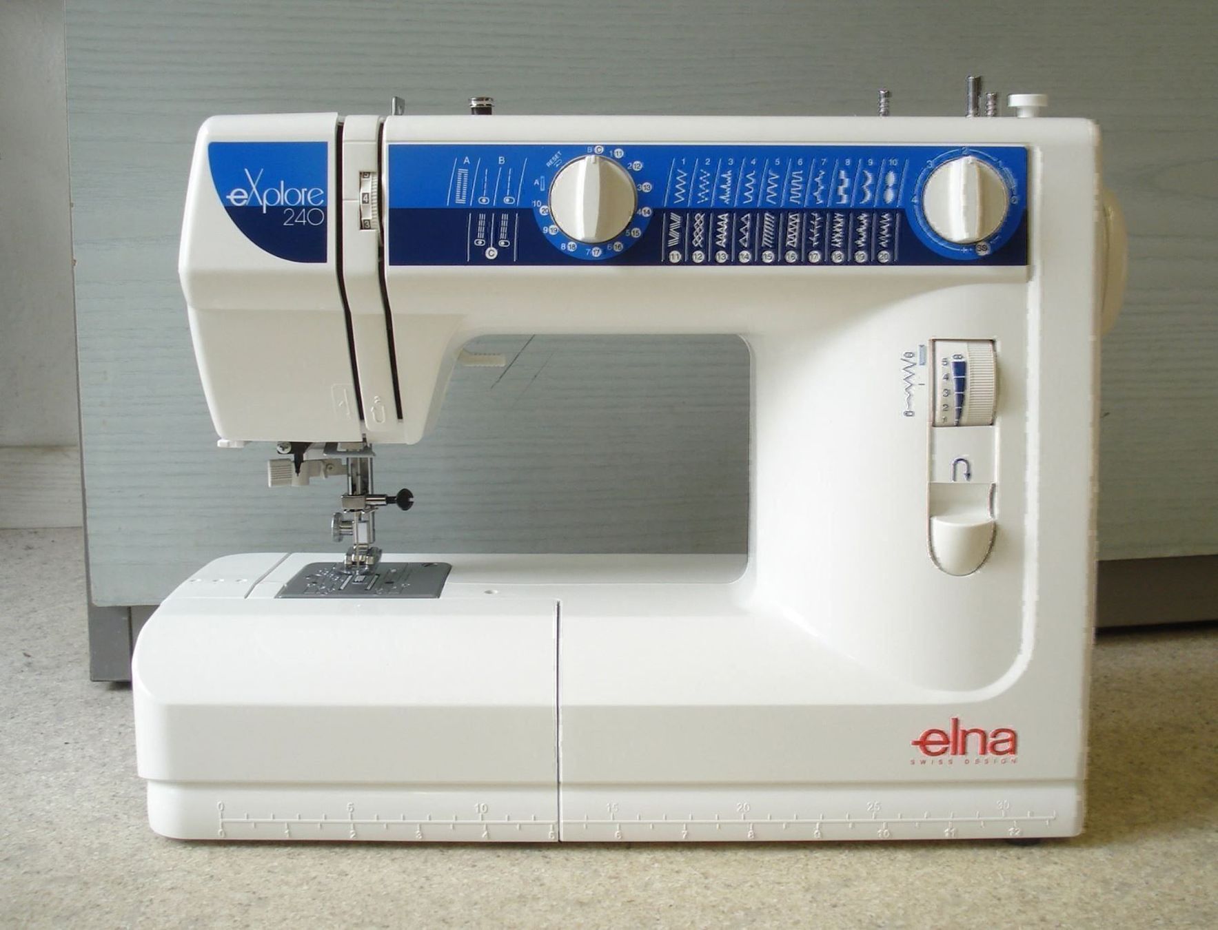 Elna Nähmaschinen: Nähmaschine Elna explore 240, neu, mit Gratis-Versand. – Neu und originalverpackt aus Olten von Pat31