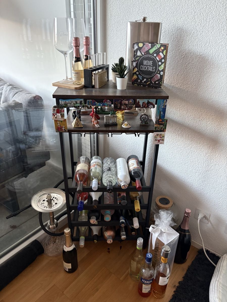 Autres articles pour la maison:  Weinregal mit Weinglashalterung – D'occasion à Wallisellen par des_l5yc