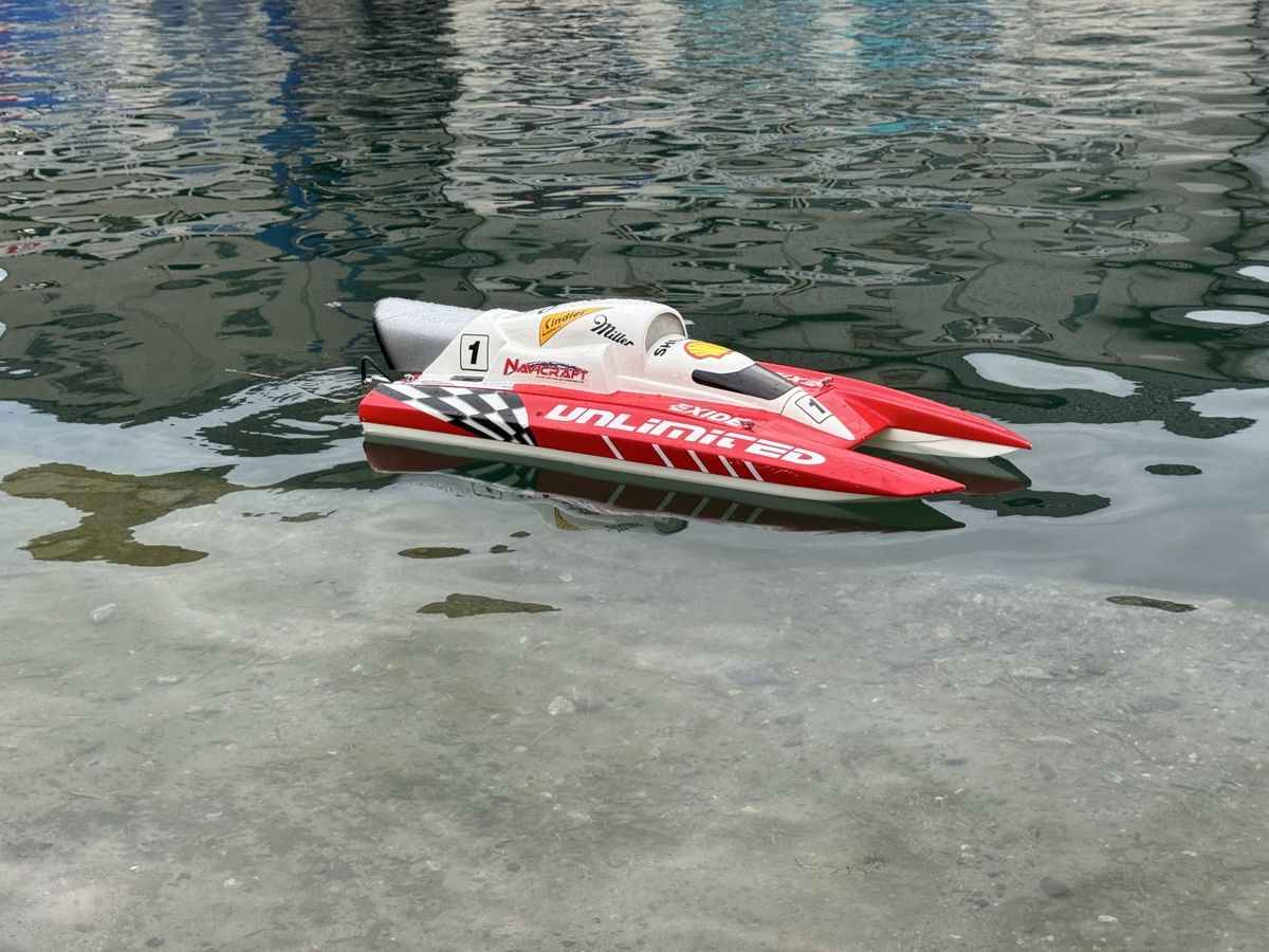 Modellismo RC: Rennboot RC – Usato da Wilen b. Wollerau venduto da Loonyacht 3