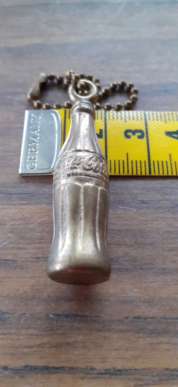 Coca-Cola Schlüsselanhänger & - bänder: Coca Cola Anhänger Vintage – Gebraucht aus Mörschwil von lindaswunderkiste 5