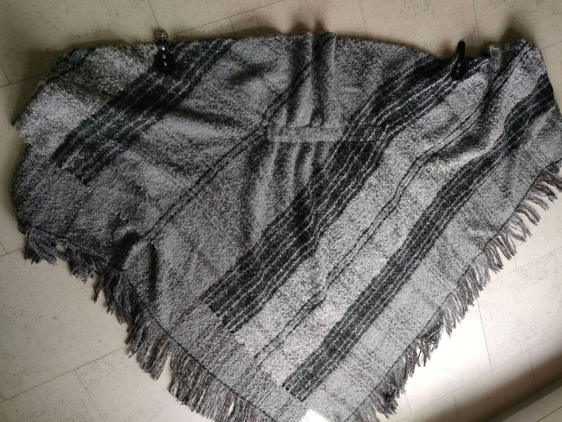 Altro in Moda donna: Poncho – Usato da Brugg AG venduto da Mashaba 3