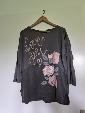 Graues Shirt mit Rosen-Motiv - one size
