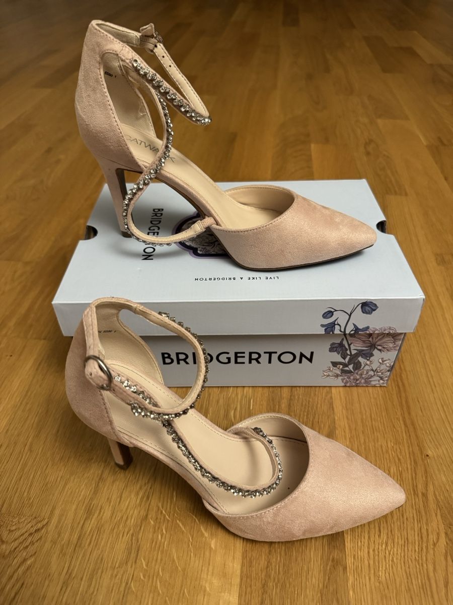 Scarpe da donna: Hellrosa Pumps mit Schmucksteinen (Grösse 37) – Nuovo (secondo la descrizione) da Zürich venduto da Le_juste_brix