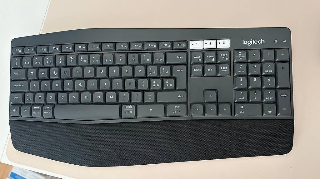 Logitech Tastaturen: Logitech K850 zu verkaufen! – Gebraucht aus Sursee von dan_s72n