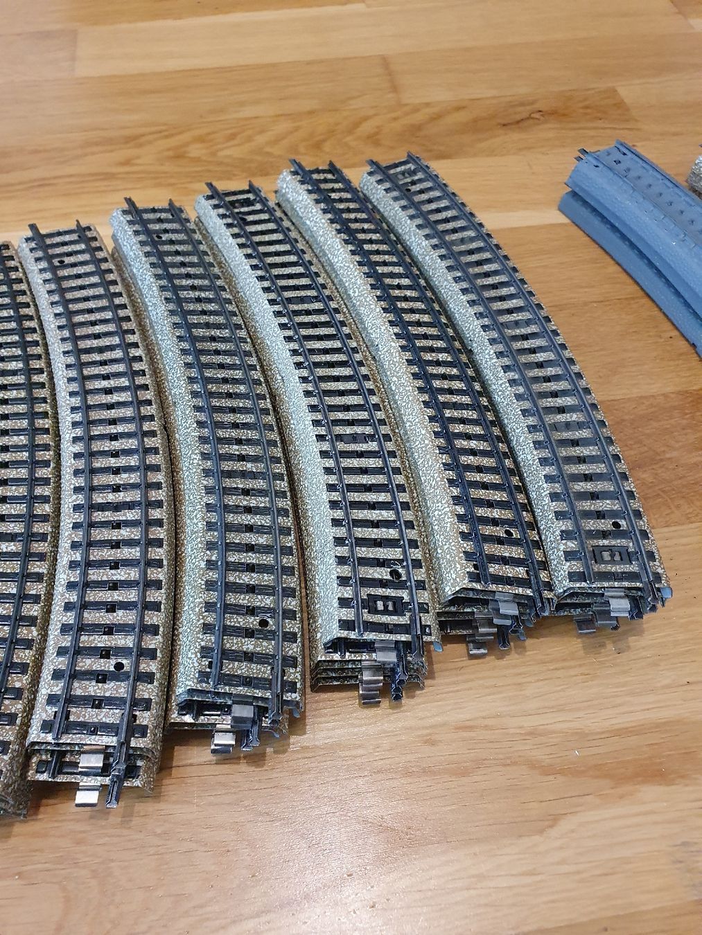 Märklin Modellini di ferrovie: 86x M-Schiene 5200, Radius R2 & 4x Prellbock – Usato da Zofingen venduto da Bluepoint580 3