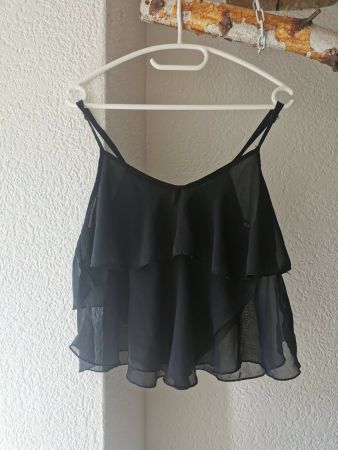 Süsses Top in schwarz mit Volants - S/M