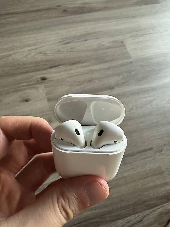 Apple Kopfhörer: Original Apple AirPods inkl. Ladecase – Gebraucht aus Bern von Be4rstr1ker
