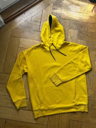 Gelber Pulli
