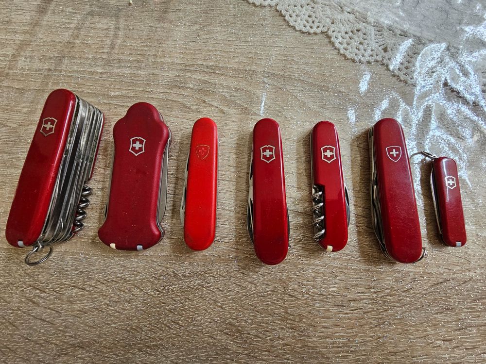 Victorinox lots couteau ab 1.- !! (Gebraucht) in Etoy für CHF 61 – mit ...