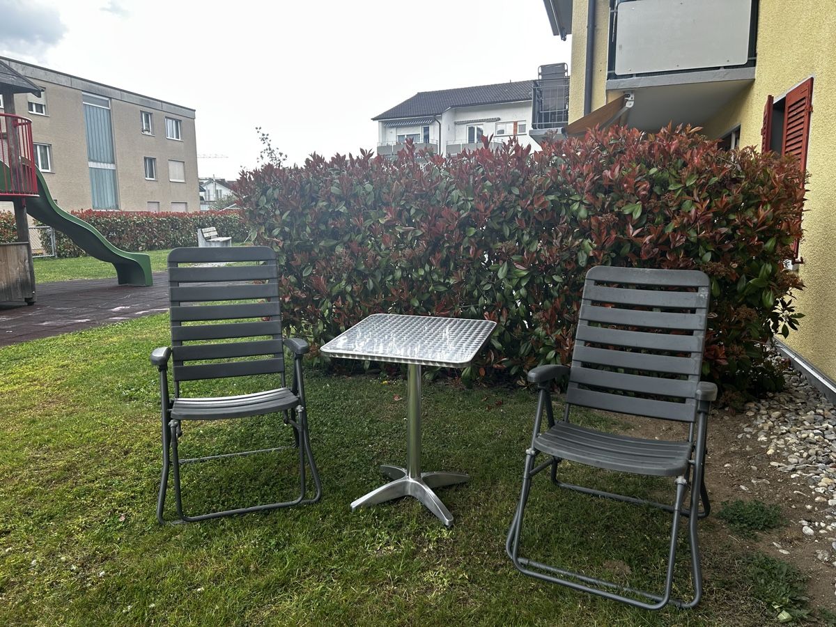 Set di tavolo e panche: Garten Set Tisch / 2 Stühle – Usato da Thun venduto da Anni1977 2