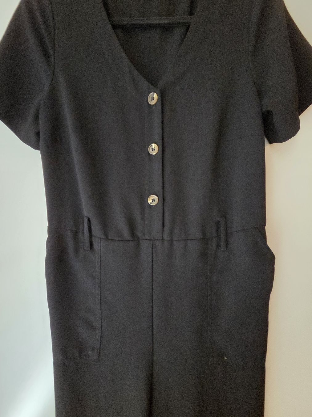 Jumpsuits: Black Jumpsuit Size 12 – D'occasion à Dübendorf par and_8cxr 2