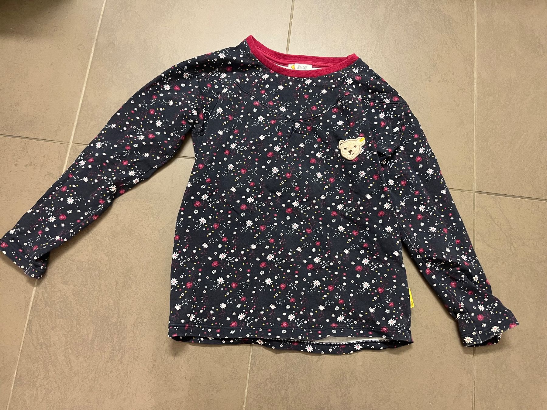 Steiff Pulls et sweat-shirts: Steiff Pullover Blumen dunkelblau 116 – D'occasion à Zürich par Gabi_78