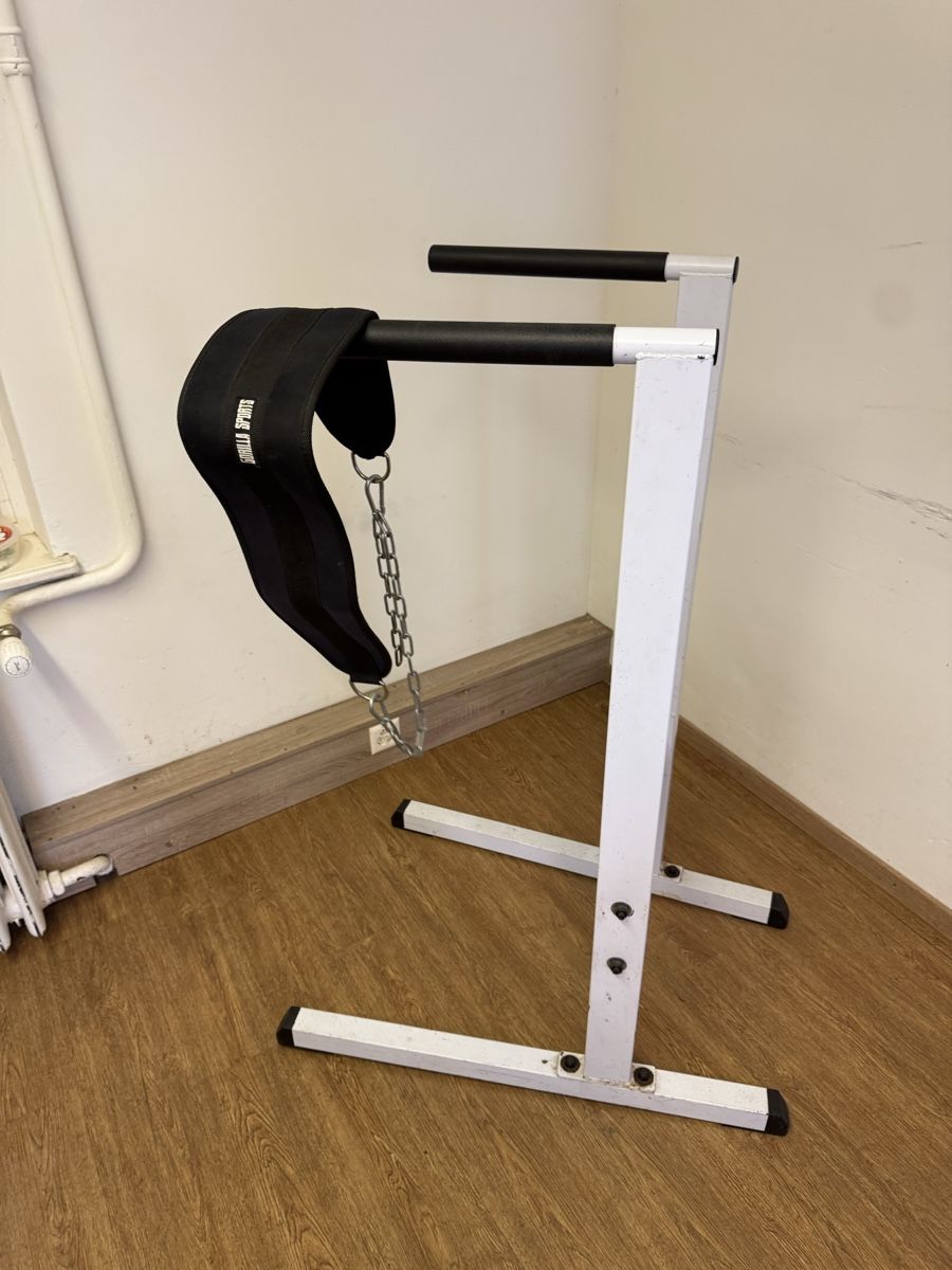 Hometrainer: Fitness Body Solid Dip Station Dips Bar Stabil und robust – Usato da Uetliberg venduto da Mitinsky
