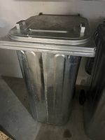 container 240 liter in metall