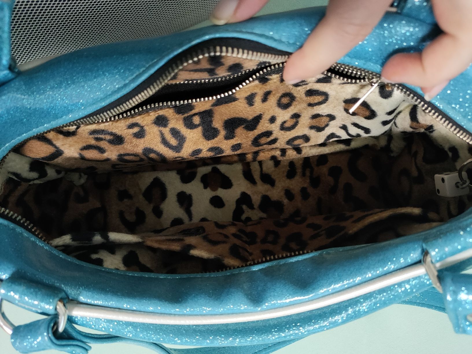 Borse da donna: Babyblaue Trophy Queen Handtasche - ein Hingucker! – Usato da Oberrohrdorf venduto da Karin84 1