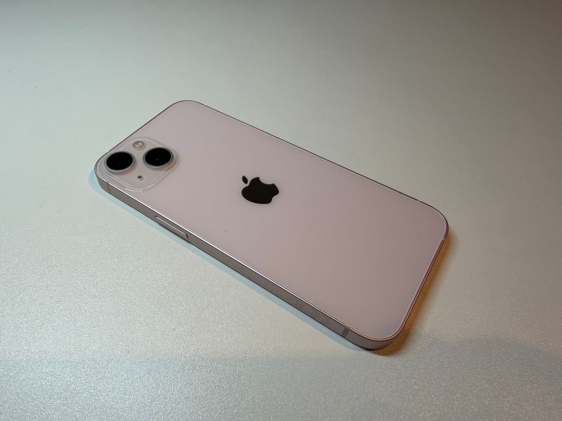 Apple Telefoni cellulari / Smartphones: iPhone 13 pink 128GB – Usato da Geuensee venduto da Zecki72