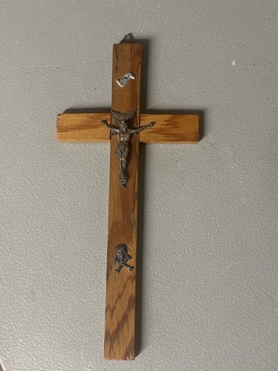 Tutte le decorazioni: Crocefisso in legno con teschio – Usato da Giubiasco venduto da cri_mzc6