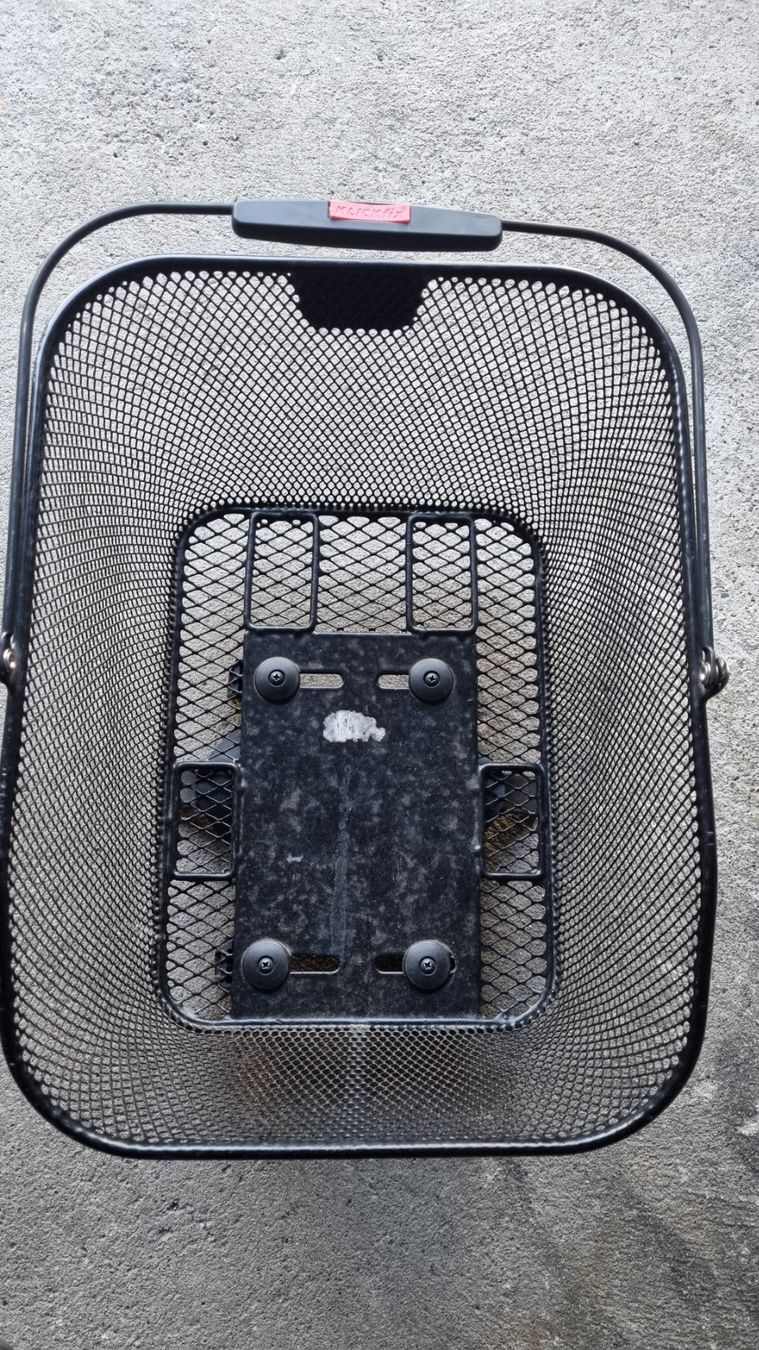 Pezzi di ricambio: Panier arriere de vélo avec systeme de fixation – Usato da Brügg BE venduto da batiko2 2