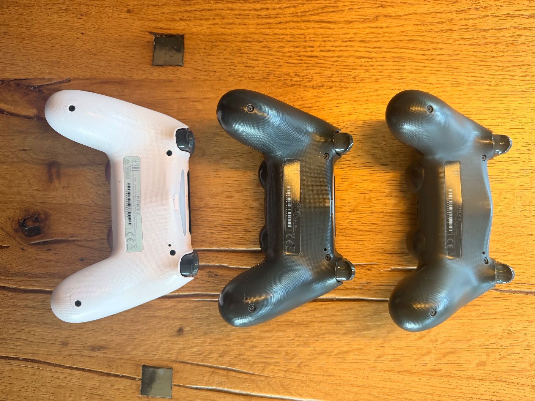 Sony Konsolen: Playstation 4 Pro (1TB) + 3 Controller, top Zustand! – Gebraucht aus Rombach von lux7777777 8