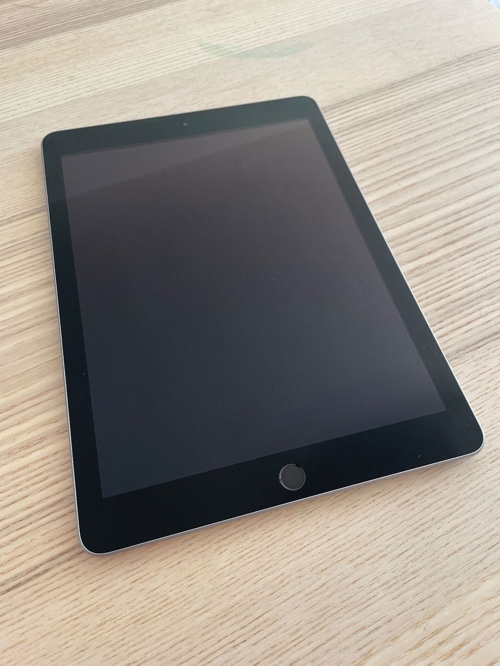 Apple Tablet PC: iPad (6th Generation), 32GB – Usato da Bern venduto da RebSchelling