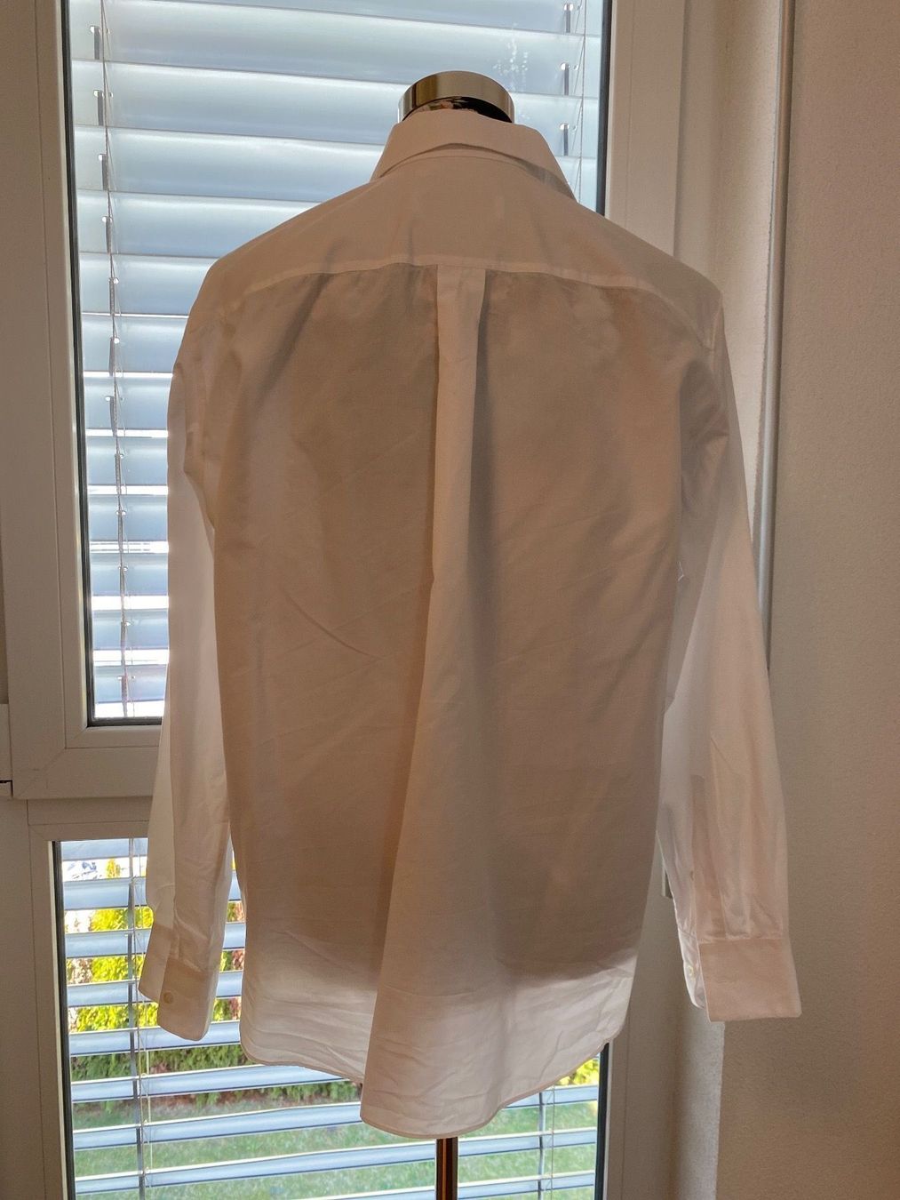 Valentino Camicette: Weiße Bluse Valentino Größe 44 – Usato da balsthal venduto da davidbalsthal23 3