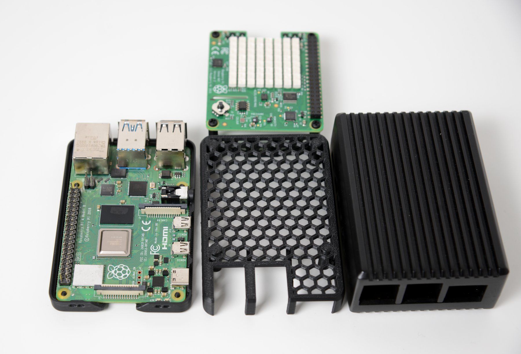 Raspberry Pi PCs: Raspberry pi 4b und Pi Sense HAT – Gebraucht aus Kloten von Photo_Fan