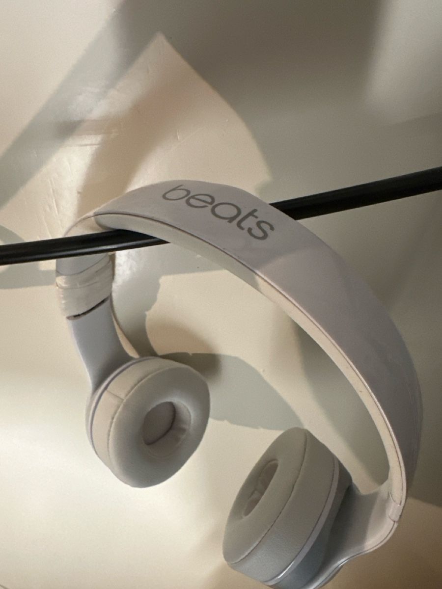 Beats Cuffie: Weisse Beats Solo Kopfhörer – Usato da Vaduz venduto da Anna_Stern_1 2