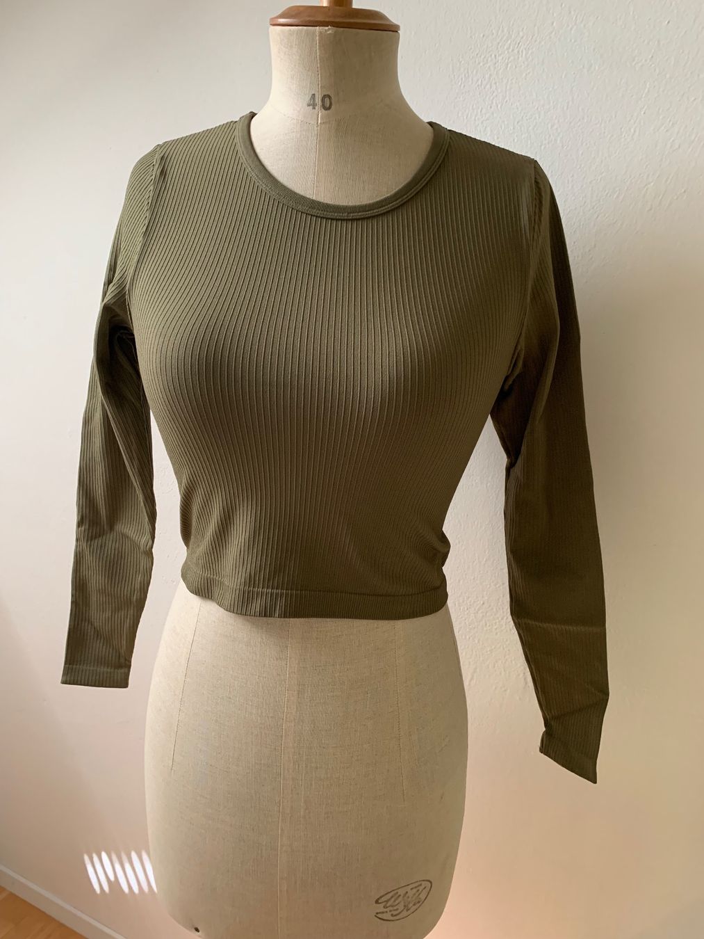 H&M Tops: H&M Sporttop Gr.M – Gebraucht aus Ennetbaden von usemiste