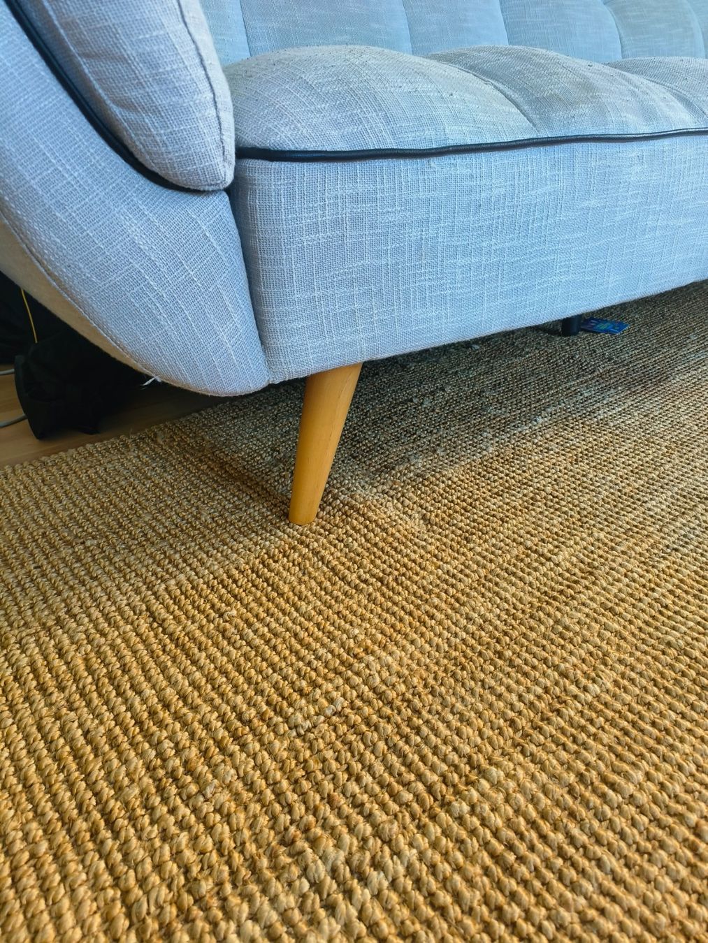 Sofas: Schlafsofa hellgrau mit schwarzer Keder-Umrandung – D'occasion à Frauenfeld par mia_7h75 3