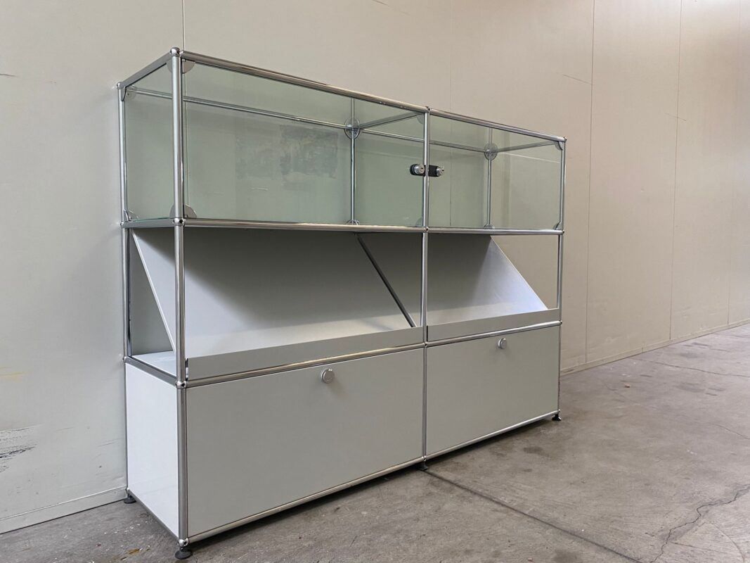 USM Scaffali: USM Haller Regal/Vitrine 2x3 lichtgrau – Usato da St. Gallen venduto da MSMoebelhandel