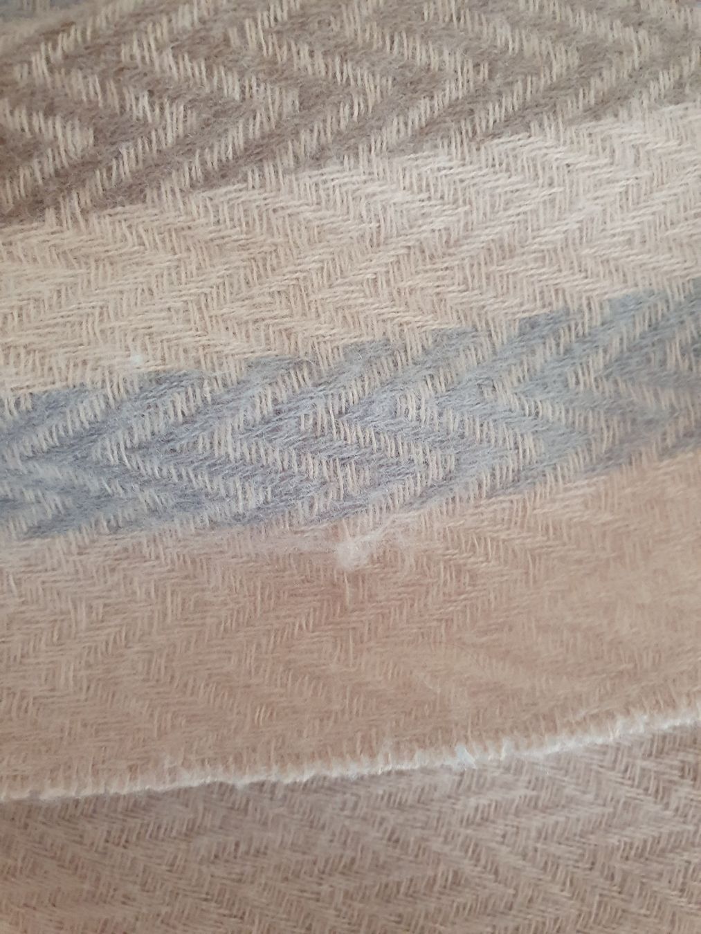 Foulard & Sciarpe: Schal oder Sofaüberwurf rosa/grau – Usato da Moosseedorf venduto da Sonnenschein.. 7