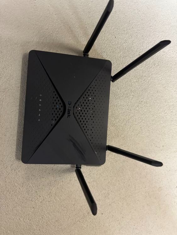 Dlink Modem & Router: WiFi Router D-Link DIR-882 – Usato da Rüschlikon venduto da leksyk