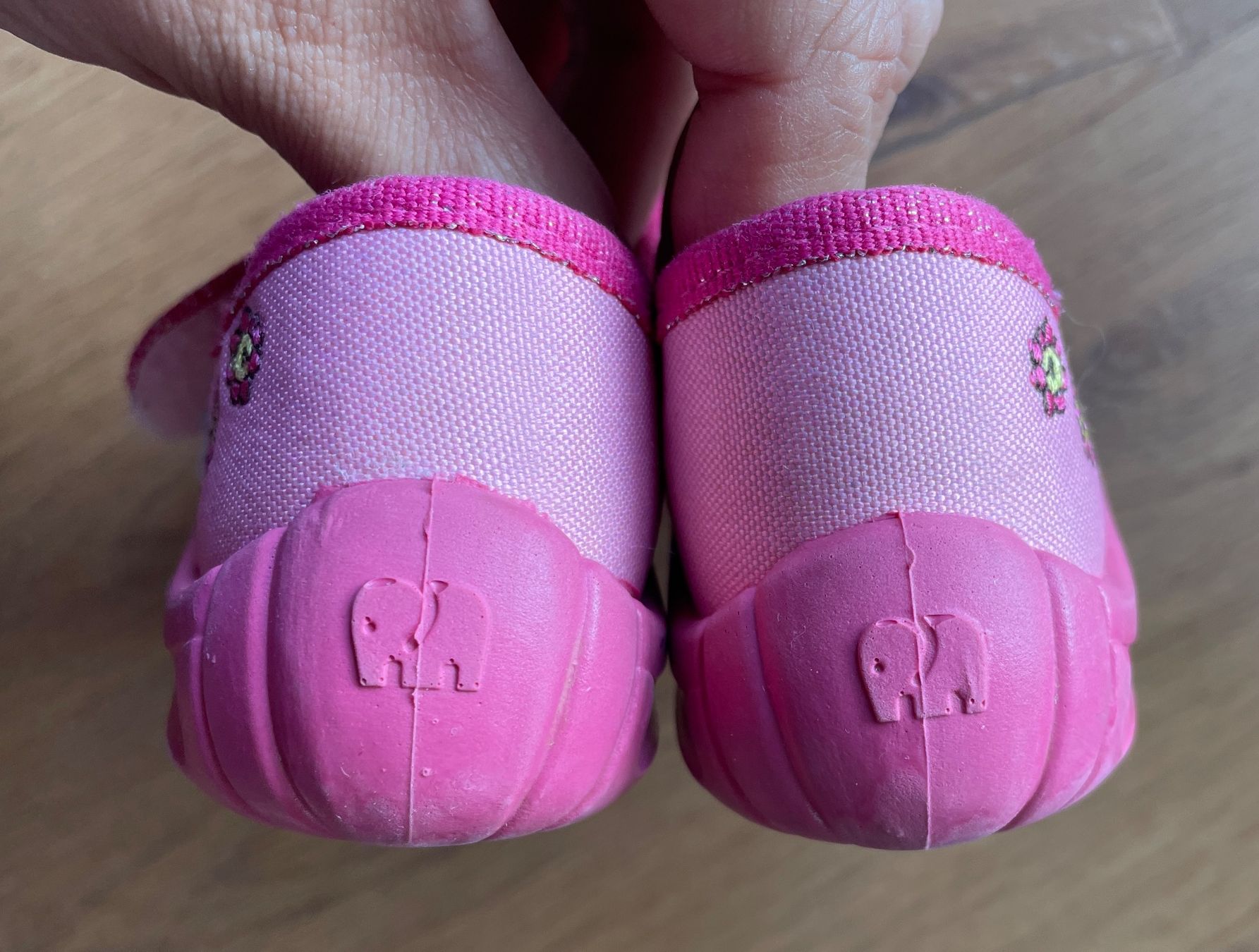 Elefanten Scarpe per ragazze: Finken/ Hausschuhe Elefanten rosa, Gr. 24 – Usato da Gümligen venduto da soleil149 4