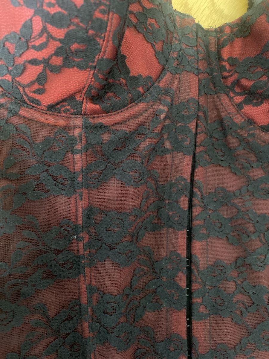 H&M Altra biancheria intima: Bordeaux-schwarzer Corsage mit Spitze, Gr. 75A/34A – Usato da Birmenstorf AG venduto da Midget0 1