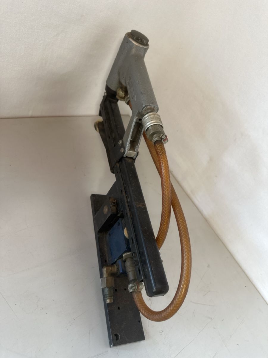 Alle Maschinen: Pneumatic table stapler BEA Germany Used – Gebraucht aus Elsau von MANWITHVAN 4