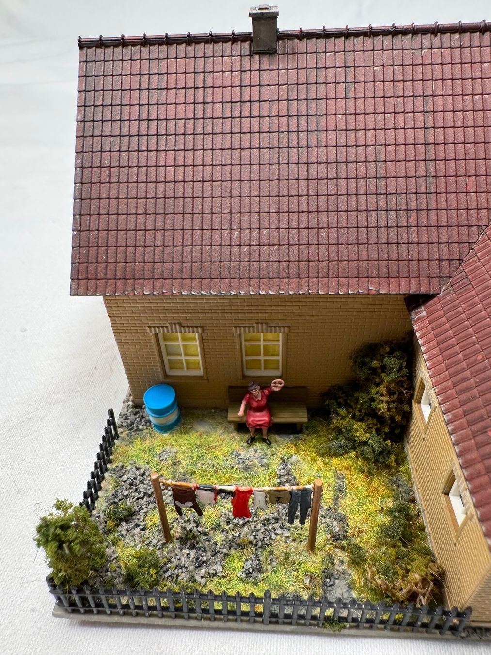 Modellini di ferrovie: Modelleisenbahn Wohnhaus mit Garten – Usato da Wettingen venduto da 1coni1 2